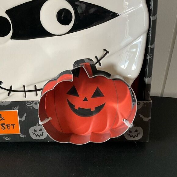 Brand New Hand Painted Cookie Plate & Cookie Cutter Set Halloween Gift - Picture 2 of 5